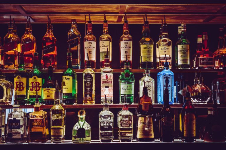 Conservatory Galleria | Sports Bar | Food | Drinks | Lounge
